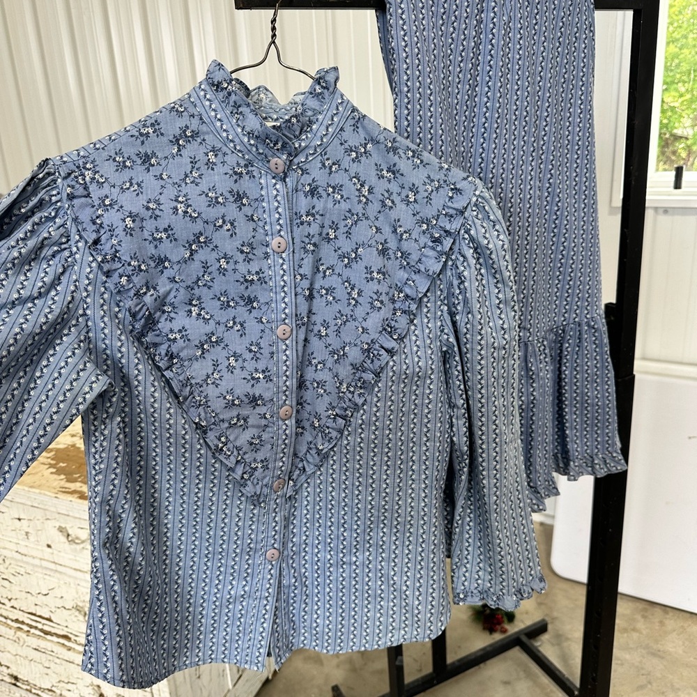 YOYU Babes Blue Floral Blouse - Small